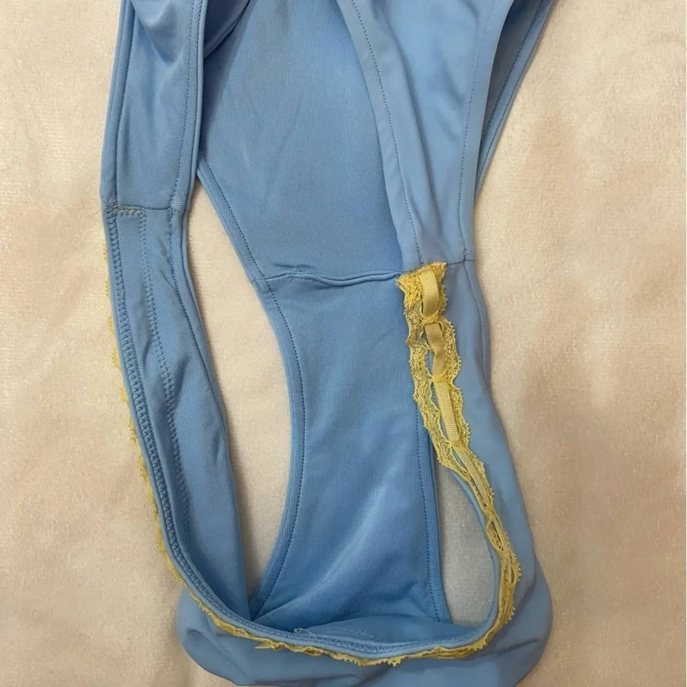 Frankies Bikinis chic bikini